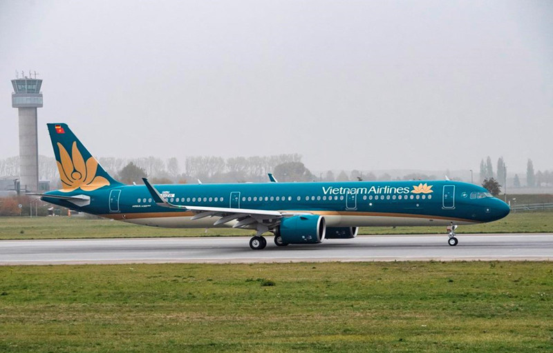 Về việc ngày 26/7, một nữ hành khách của hãng Vietnam Airlines bị chảy máu ngực nghi vỡ túi ngực khi đang ngồi trên máy bay, bác sỹ Hoàng Văn Hồng, quyền Trưởng khoa Phẫu thuật Tạo Hình Thẩm mỹ Bệnh viện Đại học Y Hà Nội cho biết túi ngực không thể bị vỡ trên máy bay do nguyên nhân thay đổi áp suất, hay do bất kể nguyên nhân gì.