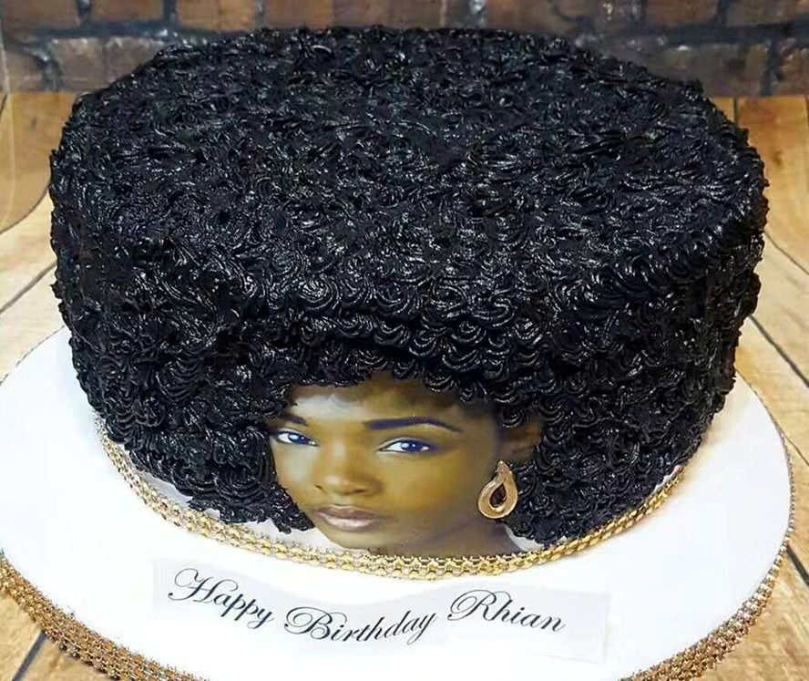 Bạn nghĩ gì khi nhận được chiếc bánh đen xì này trong ngày sinh nhật?