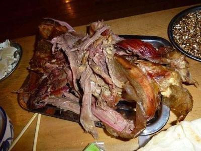 Kinh hoàng món ăn từ thịt lợn thối treo 10 năm ở Trung Quốc - Hình 5 Kinh hoang mon an tu thit lon thoi treo 10 nam o Trung Quoc-Hinh-5