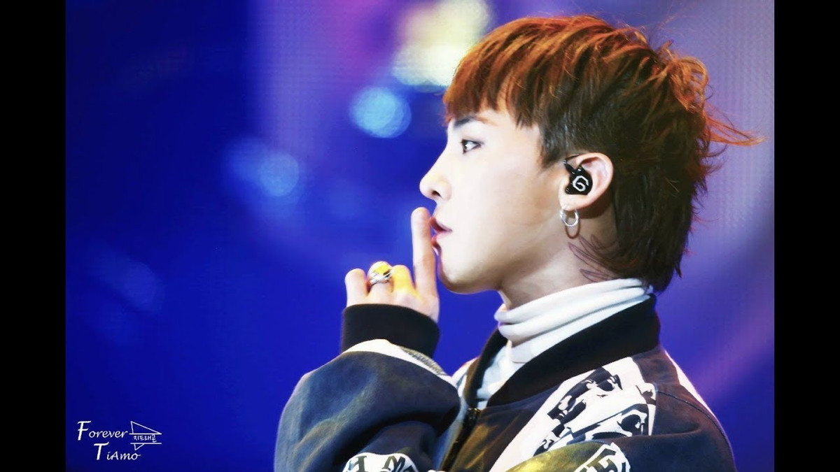 Tóc mullet (tóc cá đối): Kiểu tóc này được G-Dragon lăng-xê và tạo thành cơn sốt khắp châu Á thời gian gần đây. Đây sẽ là kiểu tóc giúp các bạn nam bảnh bao và cá tính hơn trong năm mới.