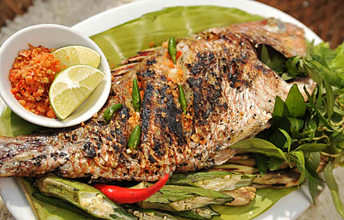 Thịt cá có độ dai và ngọt sau khi chế biến. Phần lườn có vị béo. Mùa hè, người dân nấu canh hẹ, canh chua, nấu lẩu, cháo. Mùa đông, cá thường được nướng, vừa thổi vừa ăn, hoặc tách riêng phần thịt cá để ra đĩa nước mắm nguyên chất rồi thưởng thức.