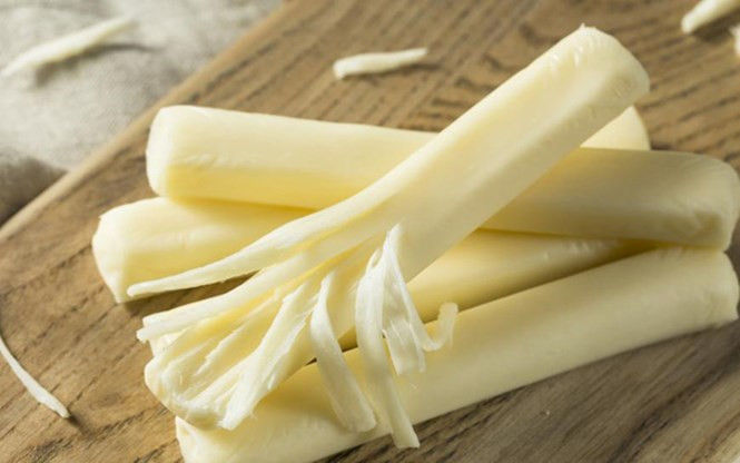 Phô mai có hàm lượng protein cao và chứa ít carbohydrate nên đây cũng là món ăn vặt lành mạnh với người tiểu đường.