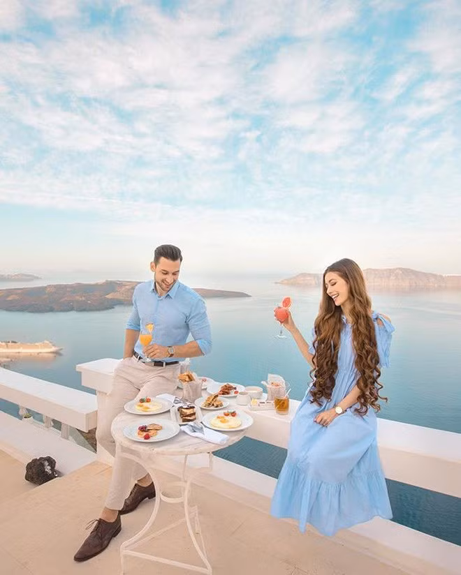 Ngoài mái tóc dài bồng bềnh, Sarah Trần còn khiến dân mạng ghen tỵ với cuộc sống viên mãn bên người yêu điển trai. Ảnh: Internet, Instagram. 