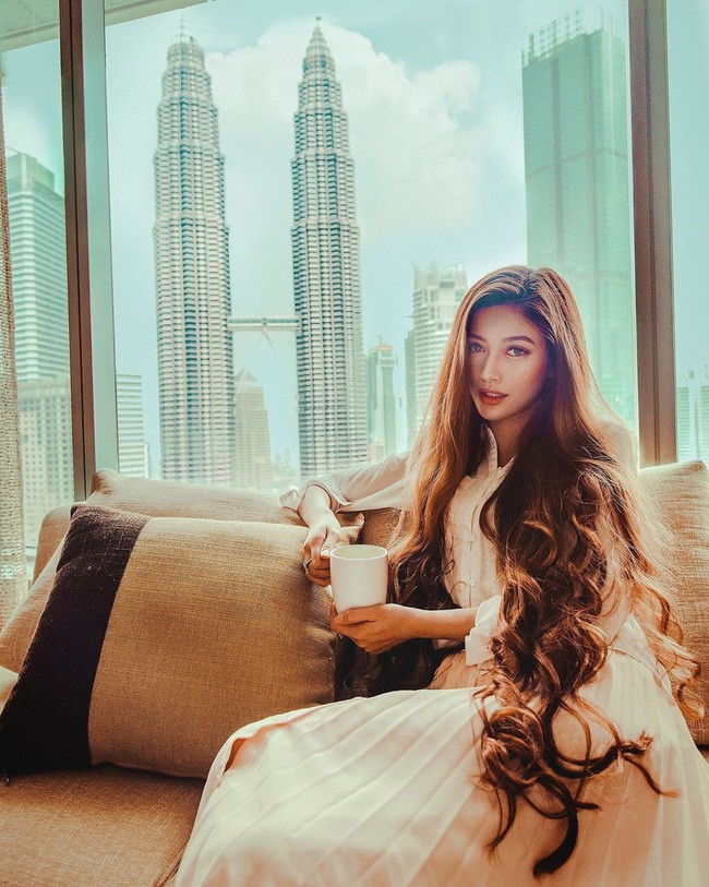 Thường xuyên đi du lịch, có người yêu đẹp trai, chiều chuộng, cuộc sống hoàn hảo không tì vết… đó là những gì mà người khác có thể thấy qua những gì mà cô chia sẻ.