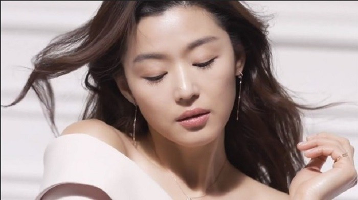 Kể từ sau khi hạ sinh con thứ hai vào tháng 1/2018, Jun Ji Hyun ít xuất hiện trong các sự kiện của làng giải trí. Tuy nhiên, cô đã kịp tham gia một bộ phim mới và dự kiến sẽ phát sóng vào đầu năm 2019.