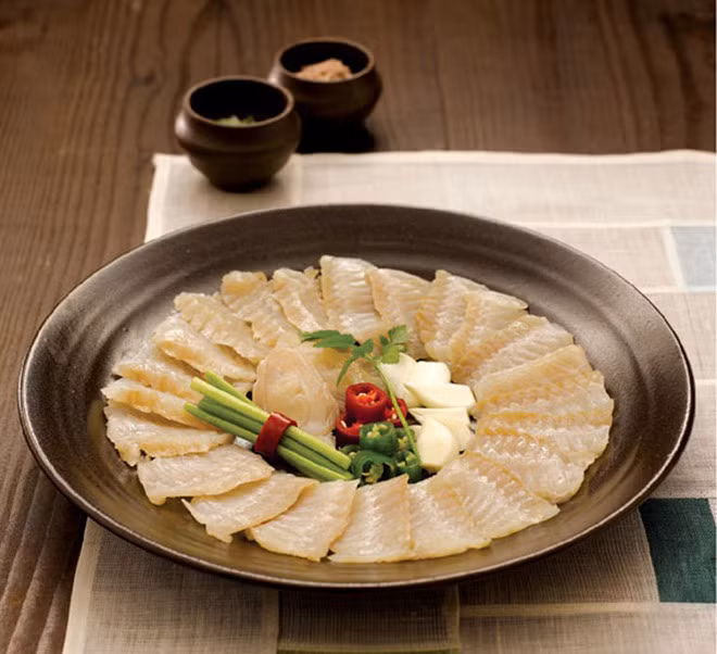 Do đặc tính người Hàn rất thích những món ăn được ủ lên men, nên việc món ăn này có mùi “khai” mà vẫn được ưa thích và trở thành đặc sản.