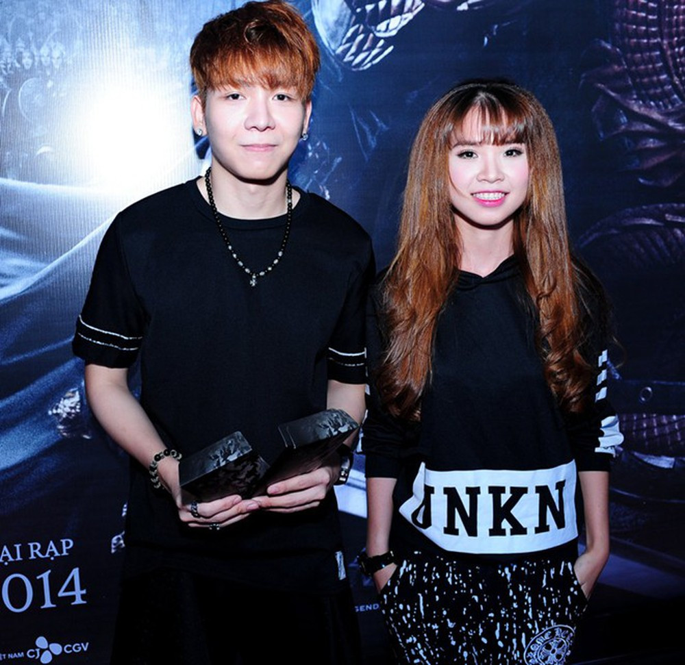 Cả hai đều thích trang phục có màu đen nên họ thường xuyên diện chúng đi diễn hay đi sự kiện.