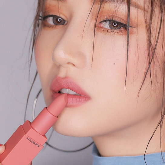 Son màu hồng nude luôn là lựa chọn hàng đầu của những cô gái nữ tính yêu thích sự nhẹ nhàng không quá nổi bật.