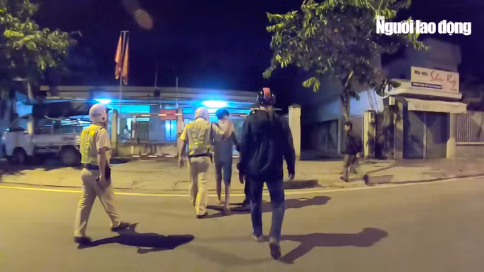 Can canh luc luong 363 Cong an TP HCM tran ap toi pham-Hinh-5