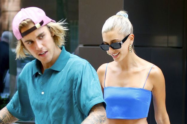 Cô nàng cũng thường xuyên diện trang phục có cùng tông màu với chồng để thể hiện sự ăn ý. Ảnh: Internet.