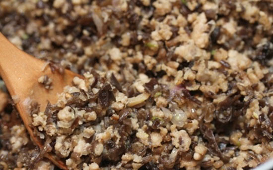 Phần nhân: 500gr thịt nạc xay, 3 củ cà rốt rửa sạch, bào mỏng, 200gr miến ngâm rồi cắt nhỏ, 5 cái mộc nhĩ ngâm rồi rửa sạch thái mỏng, trứng cút luộc rồi bóc vỏ. Ngoài ra, còn có rau sống, rau thơm các loại, chanh, ớt, nước mắm để pha nước chấm.