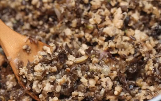 Phần nhân: 500gr thịt nạc xay, 3 củ cà rốt rửa sạch, bào mỏng, 200gr miến ngâm rồi cắt nhỏ, 5 cái mộc nhĩ ngâm rồi rửa sạch thái mỏng, trứng cút luộc rồi bóc vỏ. Ngoài ra, còn có rau sống, rau thơm các loại, chanh, ớt, nước mắm để pha nước chấm.