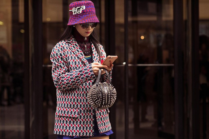 Mũ bucket hứa hẹn sẽ là chiếc mũ đang đứng đầu xu hướng đường phố vào mùa thu tới.