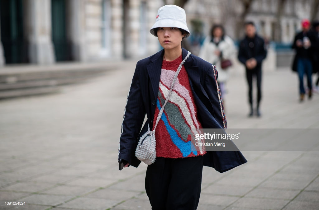 Mũ bucket được dự đoán là một trong những phụ kiện không thể thiếu của các cô gái trong mùa thu đông tới.