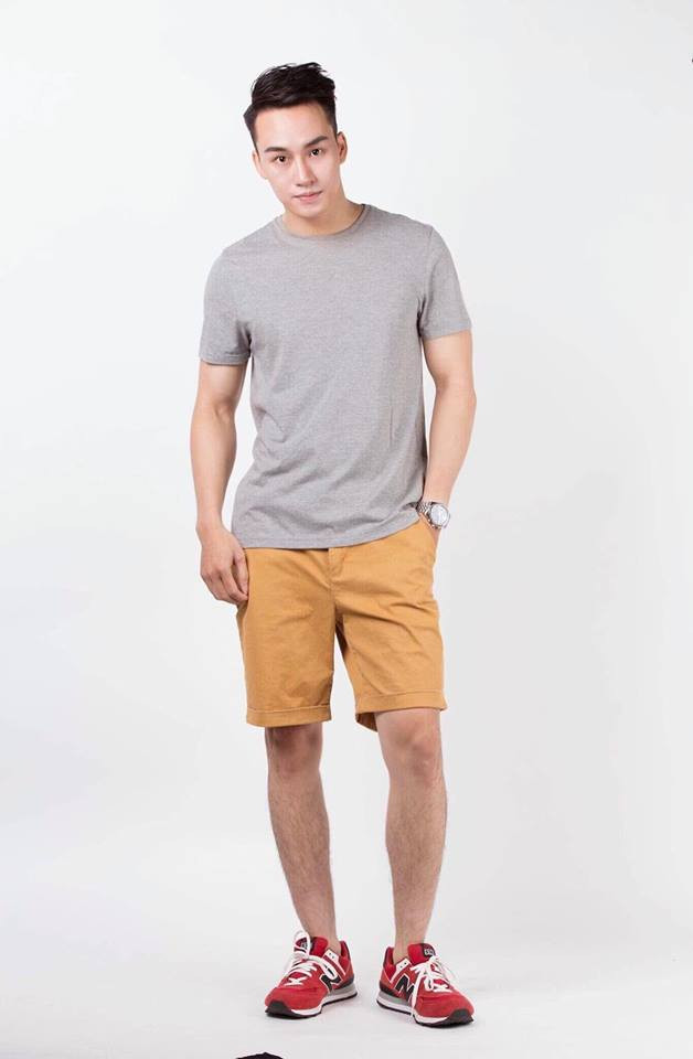 Tưởng Ngọc Minh diện áo phông quần ngố với giày sneaker cực kỳ năng động, khỏe khoắn. Ảnh: FBNV.