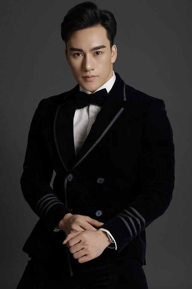 Nam diễn viên này được giới nữ mến mộ khi sở hữu khuôn mặt điển trai cùng ngoại hình chuẩn, cơ bụng 6 múi và khuôn mặt có nét giống với người Thái Lan.