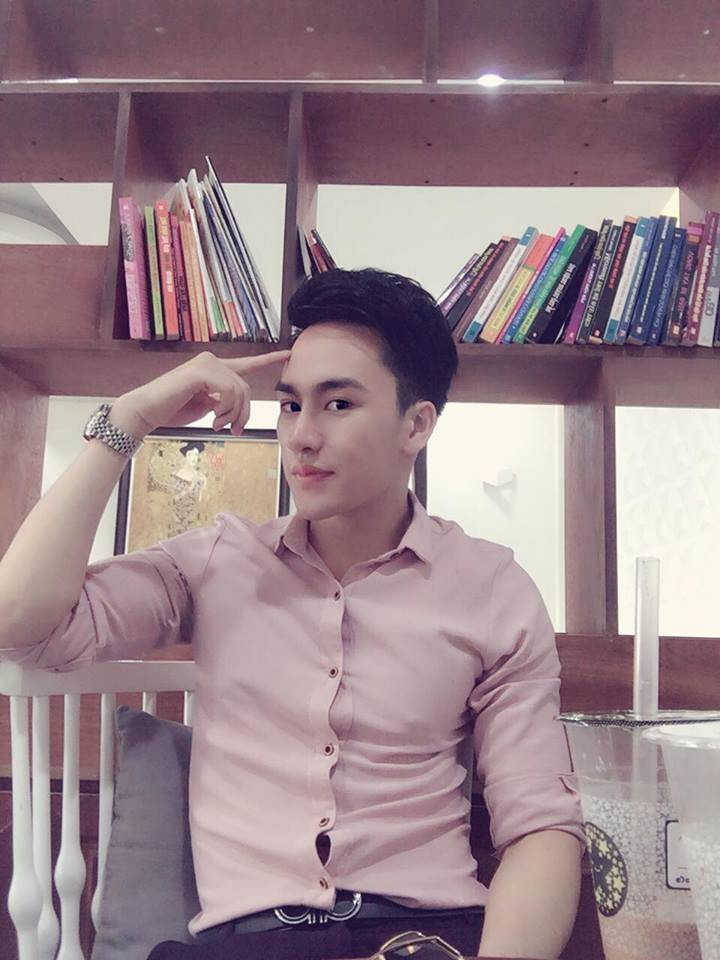 Nam người mẫu mặc sơ mi hồng vừa điển trai vừa nam tính.