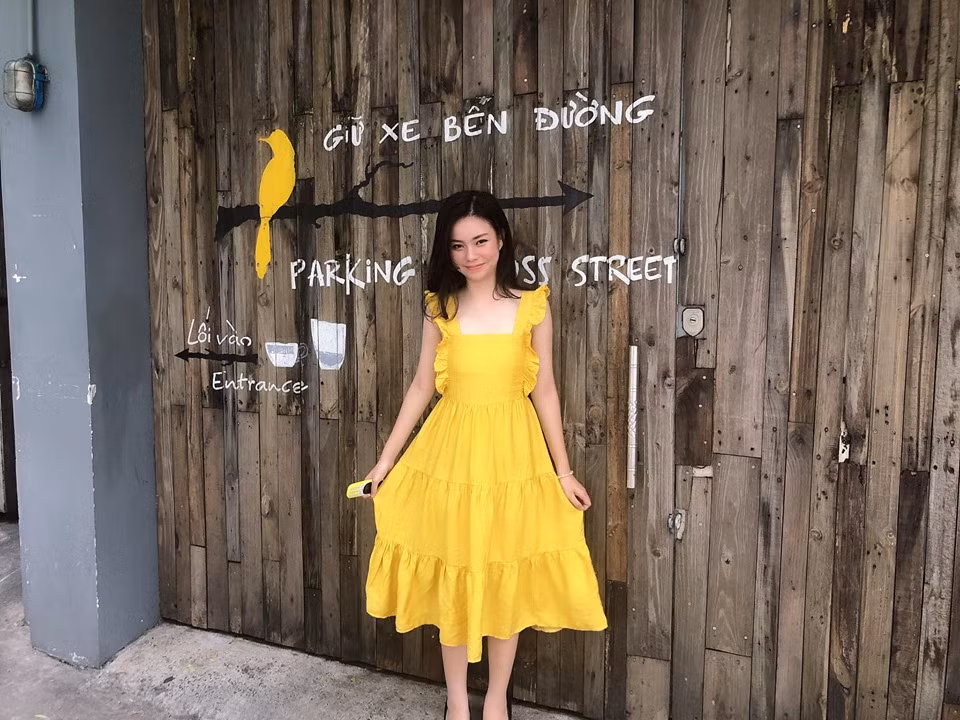 Trà My đời thường khá chuộng các trang phục gợi cảm, nữ tính.