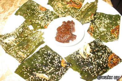 Kaipen là một loại món ăn nhẹ của Lào được làm từ tảo xanh nước ngọt thu hoạch từ sông Mê Kông ở phía bắc Lào. Sau khi rửa sạch, tảo được ép thành những tờ mỏng sau đó tẩm ướp với tỏi và hạt vừng, trước khi được phơi nắng đến khi khô. Khi dùng, người ta đem đi chiên vàng giòn và ăn với jaew bong, một loại nước chấm kết hợp giữa ớt nướng và miếng da trâu mỏng.