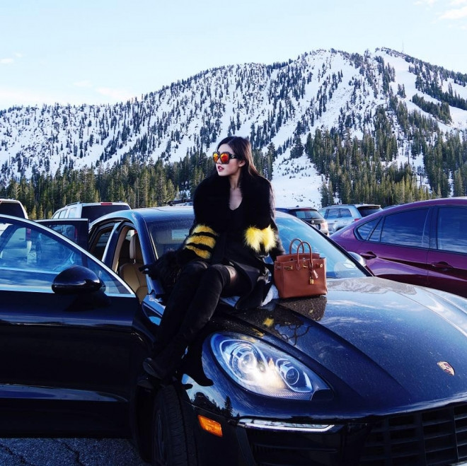 Phong cách thời trang sang chảnh của cô nàng hot nhất nhì hội con nhà giàu Việt Nam vô cùng nhẹ nhàng và nữ tính.