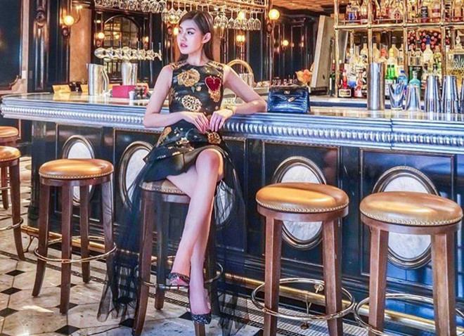 Hầu hết trang phục và phụ kiện của nàng tiểu thư sinh năm 1993 này đều đến từ các thương hiệu nổi tiếng.