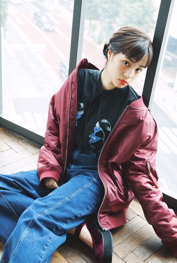 Hiroso Suzu có phong cách thời trang đời thường khá chất.