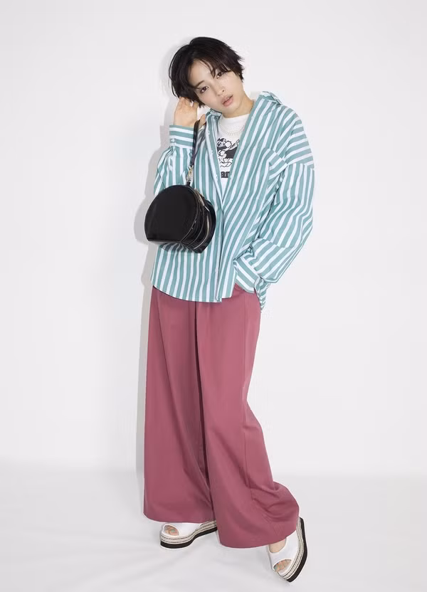 Hirose Suzu thường xuyên chụp ảnh mẫu cho các hãng thời trang.