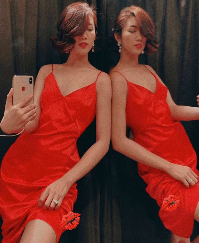 Dù trong hoàn cảnh nào, cô cũng thể hiện thần thái sang chảnh và gợi cảm nhất.