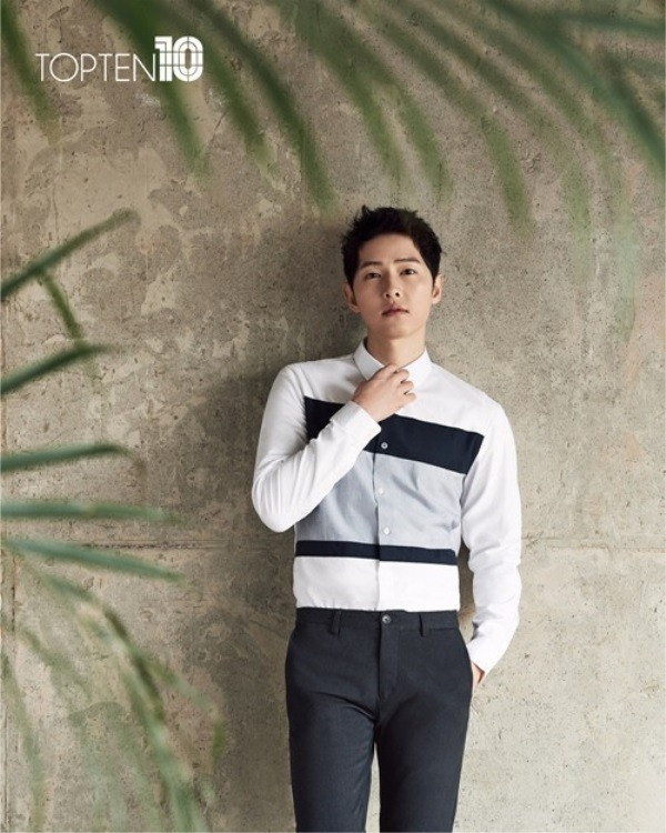 Style sơ mi, quần âu của Song Joong Ki luôn được đánh giá cao.