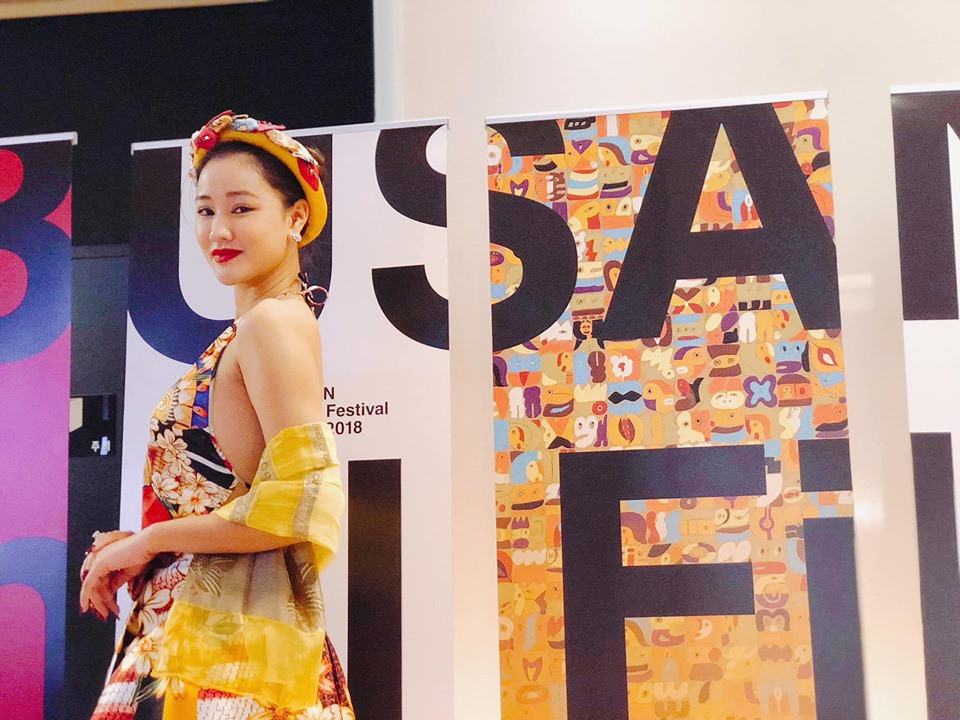 Nhan sắc của nữ ca sĩ, diễn viên Maya (Mai Thu Hường) vốn được đánh giá mặn mà kể từ khi cô bước chân vào làng giải trí. Ngoài đời, “mợ Xuân” có gu thời trang vô cùng gợi cảm.