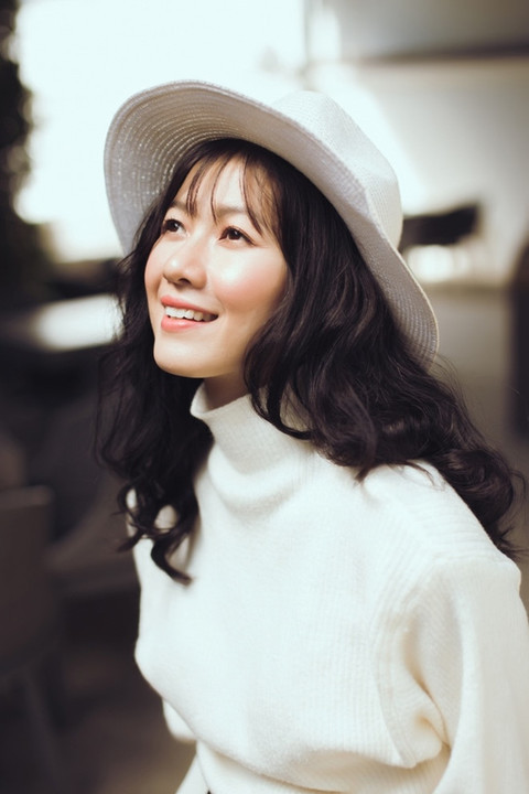 Nữ chính phim Bán chồng có cách phối đồ tinh tế.