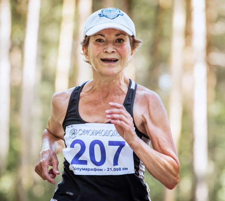 Cải thiện sức khỏe tim mạch: Dưa chuột chứa kali, magiê và vitamin K. Ba chất dinh dưỡng này rất quan trọng trong việc bảo vệ sức khỏe tim mạch. Vitamin K hoạt động như một yếu tố quan trọng trong quá trình đông máu và điều chỉnh nồng độ canxi trong máu.