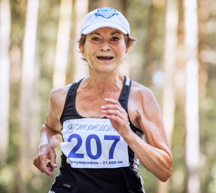 Cải thiện sức khỏe tim mạch: Dưa chuột chứa kali, magiê và vitamin K. Ba chất dinh dưỡng này rất quan trọng trong việc bảo vệ sức khỏe tim mạch. Vitamin K hoạt động như một yếu tố quan trọng trong quá trình đông máu và điều chỉnh nồng độ canxi trong máu.