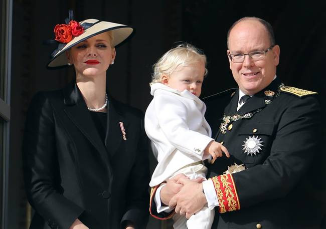 Trong danh sách 10 Hoàng gia giàu nhất châu Âu của Business Insider đăng tải năm 2018, thân vương Monaco còn có một bộ sưu tập ô tô cổ, một bộ sưu tập tem đắt giá và cổ phần trong khu resort sang chảnh Societte des Bains de Mer ở Monte Carlo.