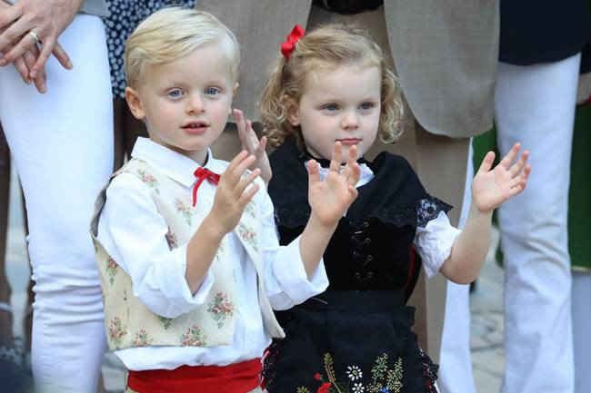 Hai con của thân vương Monaco là Công chúa Gabriella và Hoàng tử Jacques còn nhỏ nhưng cũng là biểu tượng về phong cách.