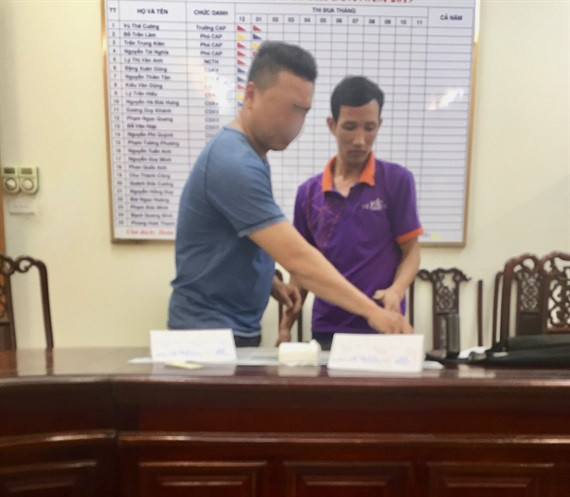 Tai xe taxi Vic cam hung khi hanh hung nguoi khac