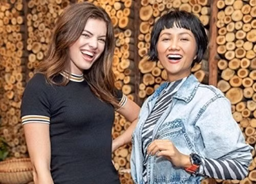 Hôm 14/4, người mẫu Sofie Rovenstine đến TP.HCM thăm Hoa hậu Hoàn vũ Việt Nam H'Hen Niê.