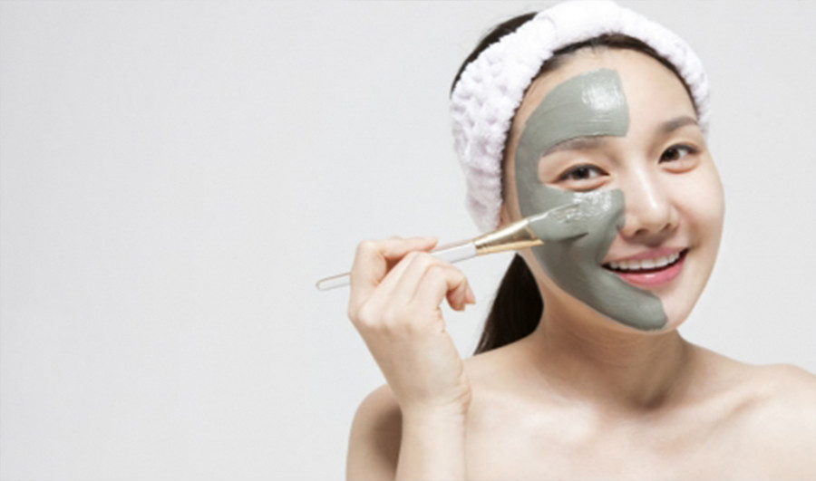 Mặt nạ đất sét: Ngay từ thời cổ đại, phụ nữ Hy Lạp đã biết tận dung bí quyết làm đẹp này. Hiện nay, nhiều dòng mỹ phẩm vẫn sử dụng đất sét để cung cấp làn da tuyệt vời, hoàn hảo.