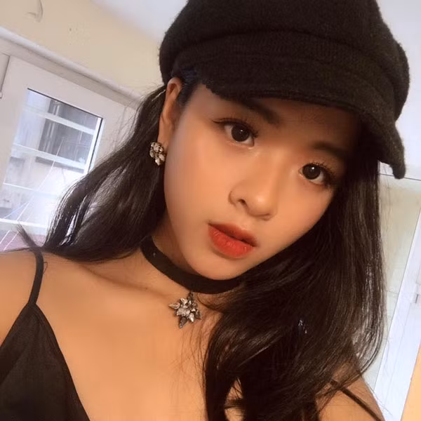 Thiếu nữ Hồng Khanh lột xác cực xinh với phong cách thời trang trưởng thành, nữ tính hơn.