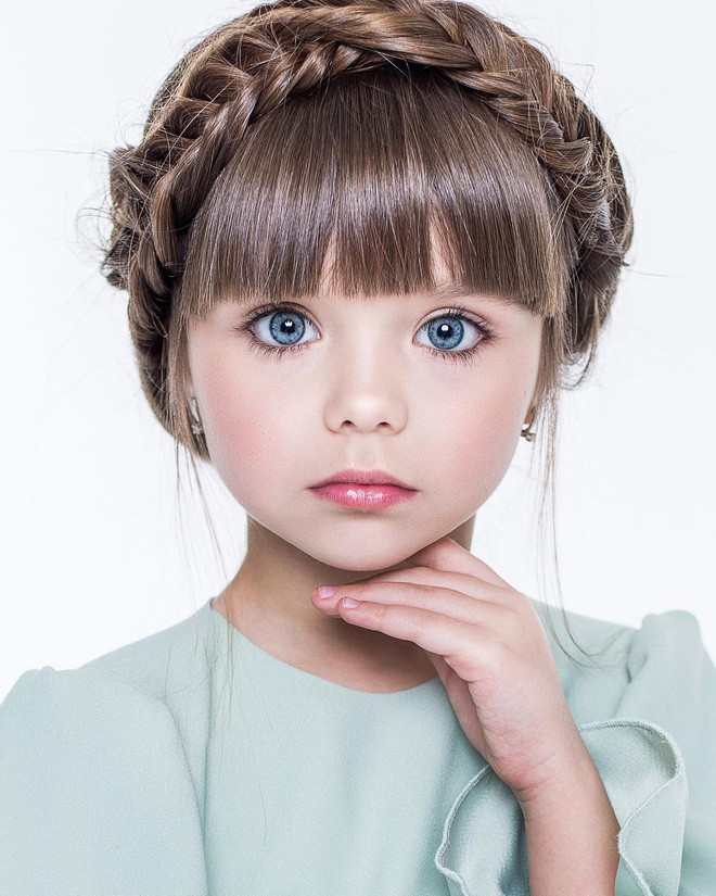 Chắc chắn không ít chàng trai nguyện xin chờ cô bé ấy trưởng thành. Ảnh: BS, Internet.