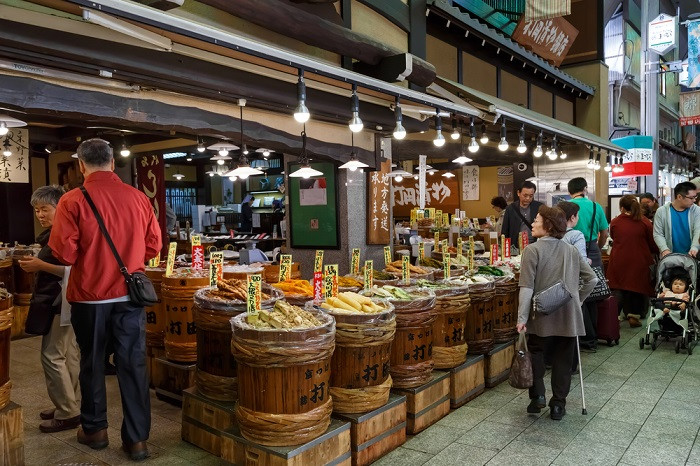 Người dân địa phương cũng coi đây là khu chợ quan trọng mà họ có thể mua bất cứ thứ gì cho nhu cầu ăn uống của mình tại khu chợ này.