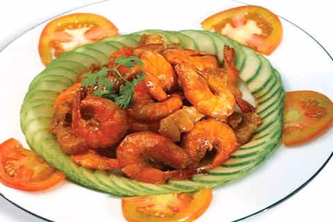 Thịt dê nấu cùng tôm nõn, tỏi: Thịt dê 20g, tỏi 50g, tôm nõn 30g. Thịt dê rửa sạch, thái lát mỏng, nấu tôm nõn và tỏi, cho hành trước. Sau đó mới cho thịt dê vào, ăn hết thịt và tôm. Công dụng: Chữa liệt dương do thận hư.