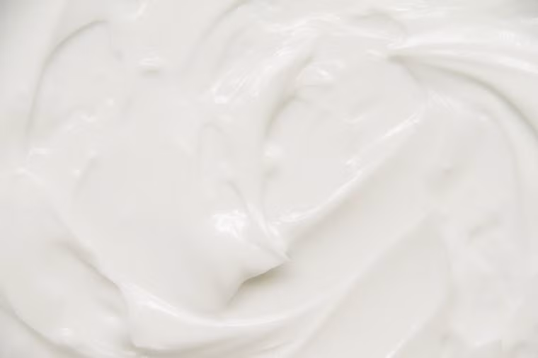 Sữa chua Hy Lạp: Tiến sĩ Christine Rosenbloom, một chuyên gia dinh dưỡng ở Atlanta (Mỹ) cho biết, loại sữa chua này có hàm lượng protein cao hơn so với các loại sữa chua khác. Sữa chua Hy Lạp có chứa axit amin leucine, một tác nhân để xây dựng và sửa chữa cơ bắp.