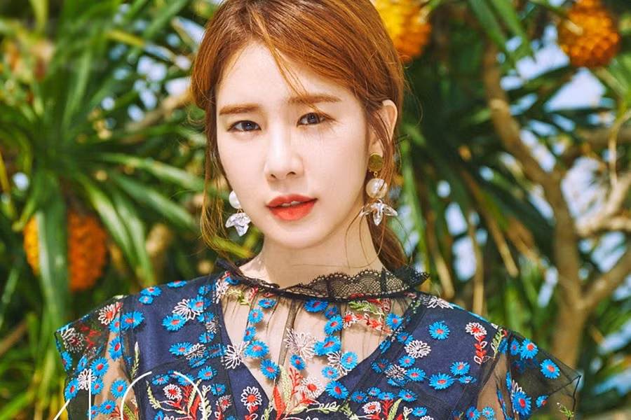 Để phô diễn những đường cong gợi cảm của mình, cô chọn cách ăn mặc thời thượng, quyến rũ.