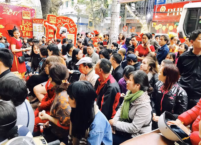 Ngay via Than Tai: Co nen mua vang khi gia dang tang cao?