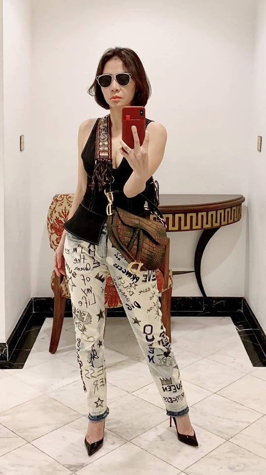 Thu Minh sang chảnh và cuốn hút trong những thiết kế khoe vòng một và tôn dáng.