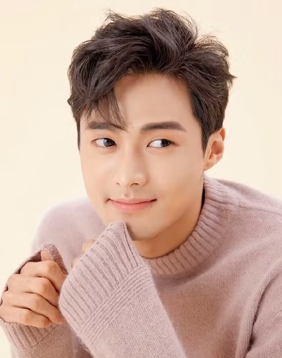 Ngoài tập luyện, anh chia sẻ trên instagram rằng bản thân phải ăn kiêng nghiêm ngặt, đủ dinh dưỡng, nạp nhiều protein, rau quả, giảm trừ đồ dầu mỡ.