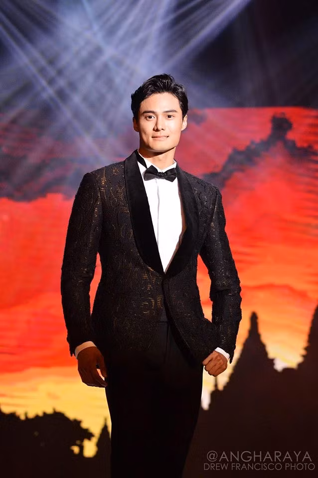 Cũng nhờ tập luyện thể thao nhiều mà anh có được thân hình săn chắc, vạm vỡ.