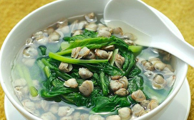 Theo Đông y, thịt hến vị ngọt mặn, tính hàn, không độc, có tác dụng hoạt tràng, thông khí, mát gan, thanh nhiệt giải độc, lợi tiểu. Vỏ hến (nghiễn xác): có vị mặn, tính ấm, không độc, có tác dụng cố tinh, làm se, long đờm, chống nôn.