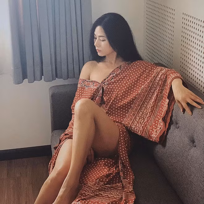 Trong chia sẻ, Đại Nhân cũng tiết lộ bí quyết trẻ đẹp của chị là mỗi ngày ngủ dậy, chị uống 1 bình nước ấm, tập yoga 1 tiếng.